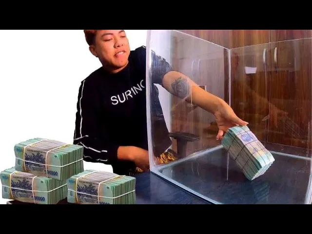 土豪将30万放在箱子里,谁能拿出就归谁,结果让他瞬间后悔!